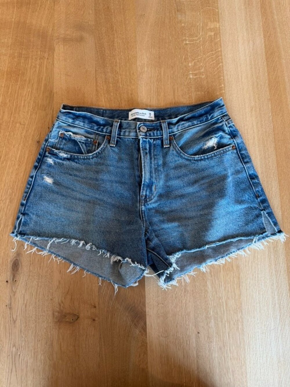 Abercrombie & Fitch Mid Rise Boyfriend Denim Shorts Size 28 / 6